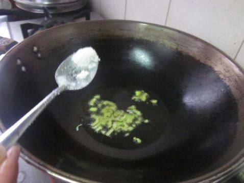 海米炒白菜步骤5