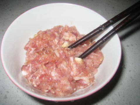 香芹玉米蒸肉饼步骤1