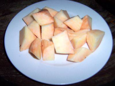 花生蜜枣红薯粥步骤1