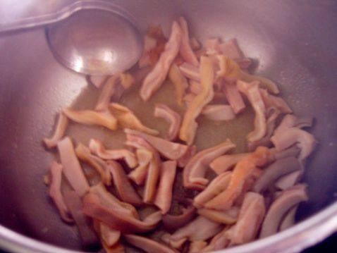 香菇黄花菜炖猪肚步骤6