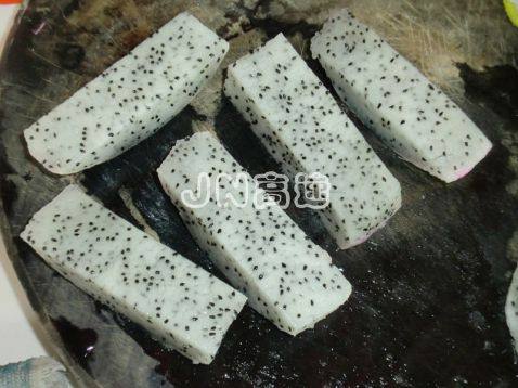 沙拉金甲火龙果步骤2