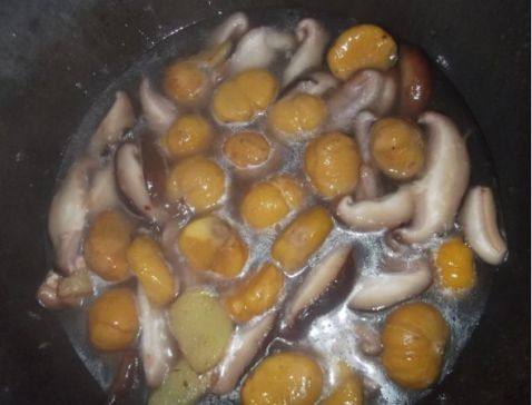 DIY香菇烧栗子步骤7