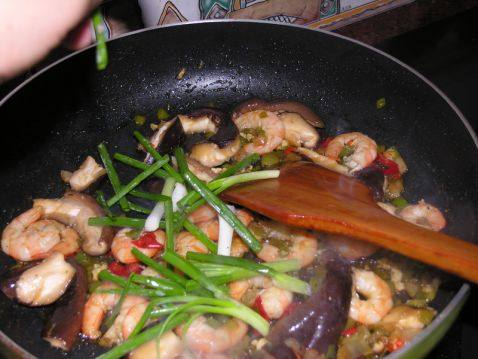 鲜虾炒香菇步骤7