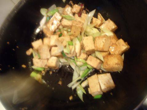 豆腐炒白菜步骤6