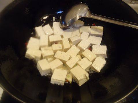 豆腐炒白菜步骤4