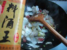 腊肠炒金针蘑白菜步骤8