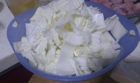 白菜豆腐汤步骤1