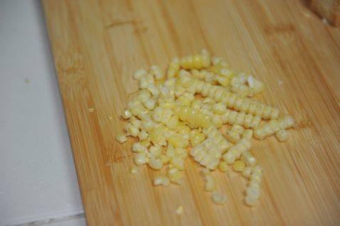 鱼豆腐玉米粥步骤3