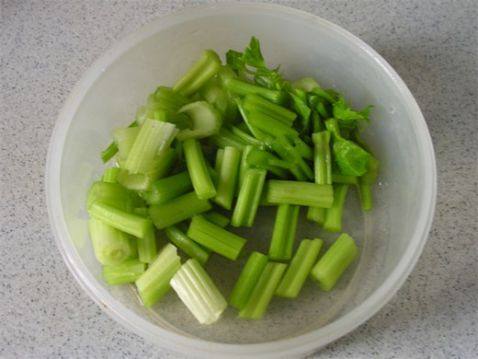 香干芹菜肉丝步骤3