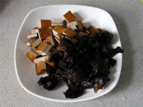 香干芹菜肉丝步骤2