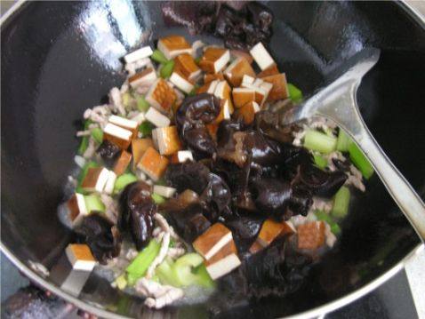 香干芹菜肉丝步骤7