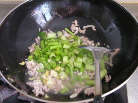 香干芹菜肉丝步骤6