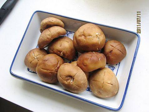卤香菇步骤1