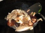 耗油烩双菇 步骤6