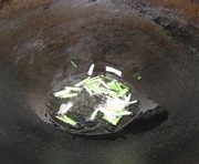 耗油烩双菇 步骤3
