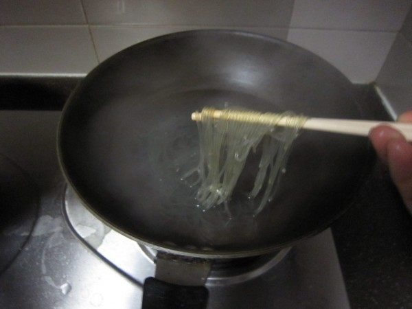 大头菜炒韭菜步骤1