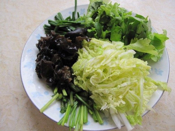 有机蔬菜炒面步骤1