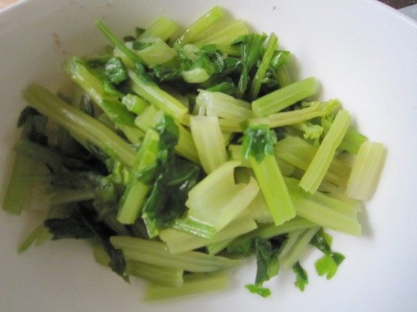 虾球芹菜步骤2