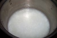 火腿鸡蛋蔬菜粥步骤1