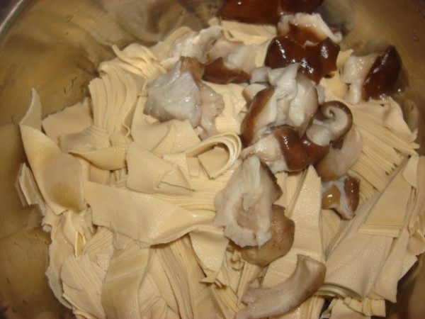 香菇干豆腐步骤1