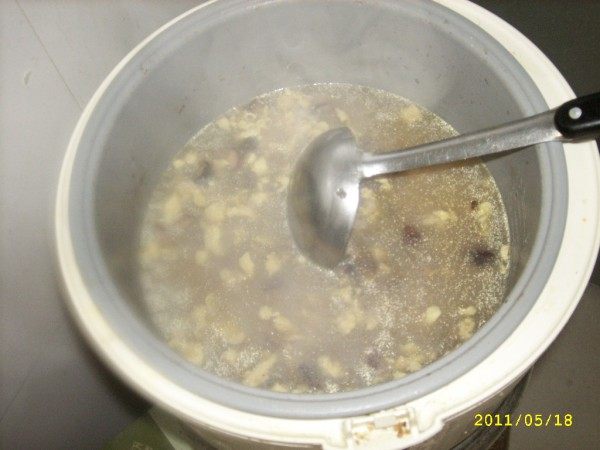 鸡丁香菇营养粥步骤6