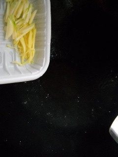 枸杞木耳炖鲫鱼步骤6