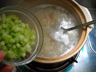 早餐之芹菜香菇粥步骤6