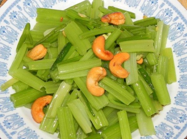腰果西芹步骤5