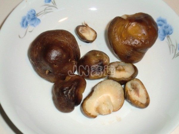 蚝油香菇油菜苔步骤3