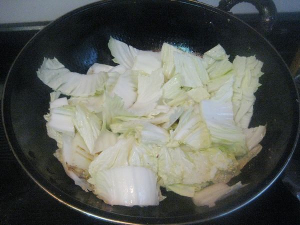 黑木耳豆腐炖白菜步骤3