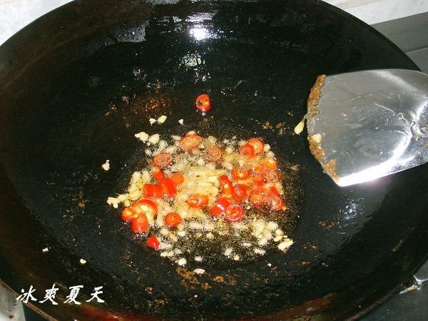 香干芹菜炒肉丝步骤3