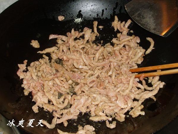 香干芹菜炒肉丝步骤2