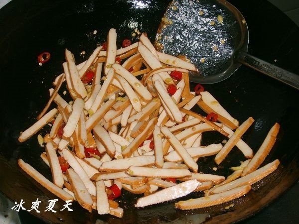 香干芹菜炒肉丝步骤4