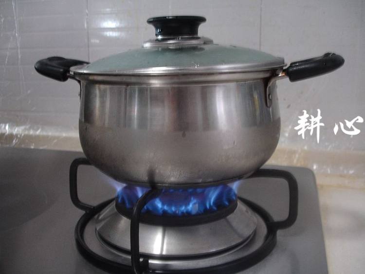 红豆莲藕汤步骤5