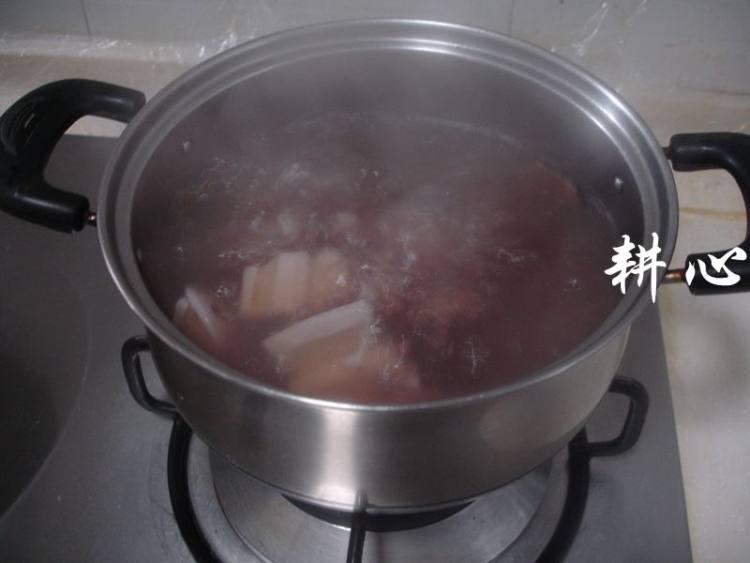 红豆莲藕汤步骤6