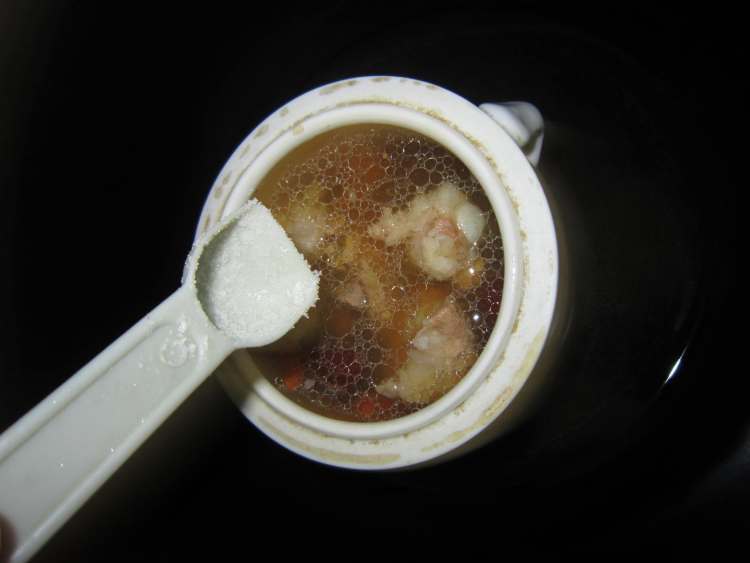 红枣当归炖排骨步骤5