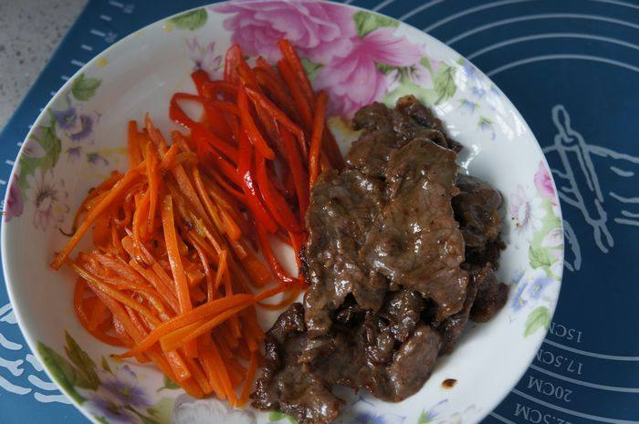 五彩牛肉卷步骤6