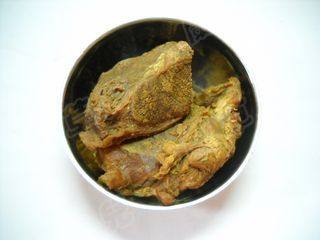 菱角花生炖牛肉步骤3