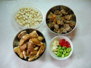菱角花生炖牛肉步骤4