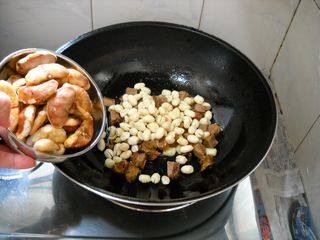 菱角花生炖牛肉步骤8