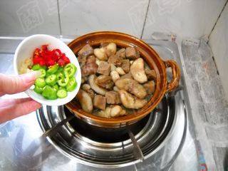 菱角花生炖牛肉步骤12