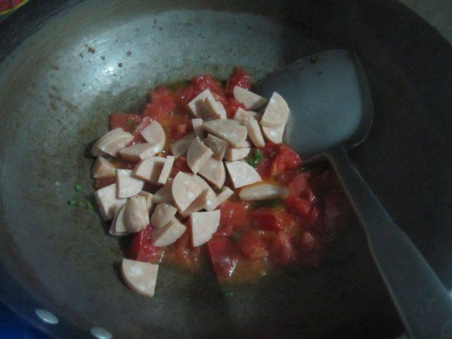西红柿鸡肉烩面条步骤4
