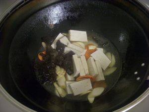 木耳炒豆腐步骤5