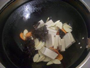 木耳炒豆腐步骤4