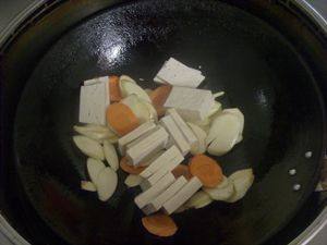 木耳炒豆腐步骤3