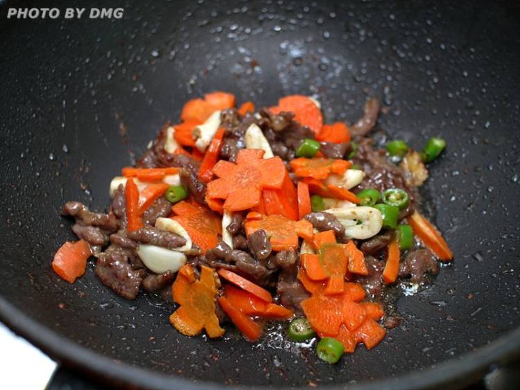 丝瓜炒牛肉步骤3