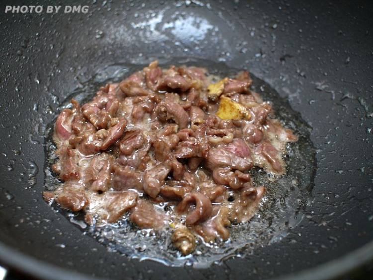 丝瓜炒牛肉步骤2