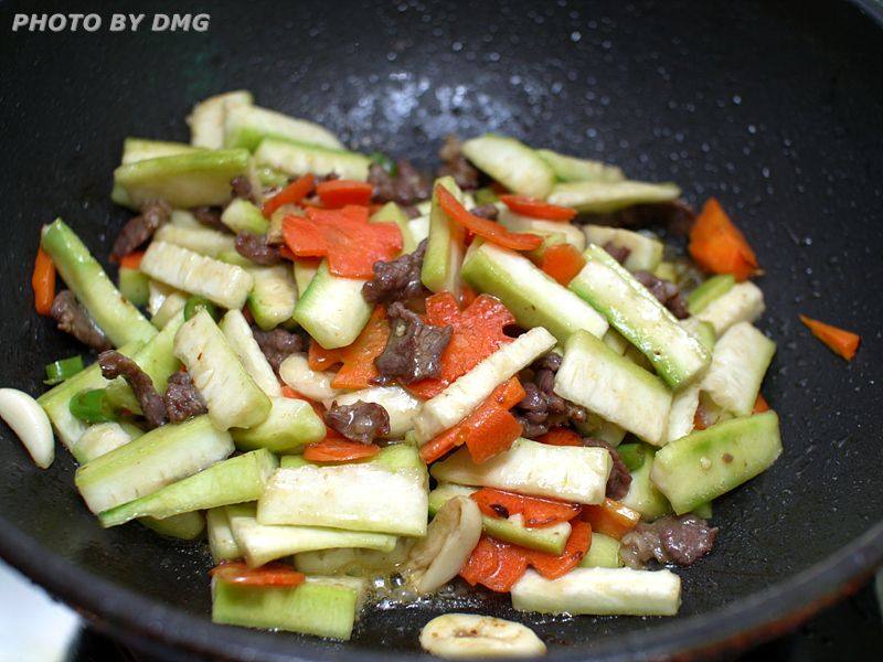 丝瓜炒牛肉步骤4