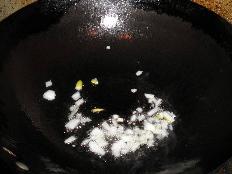 胡萝卜炒笋丝步骤2