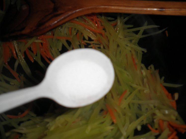 胡萝卜炒笋丝步骤5